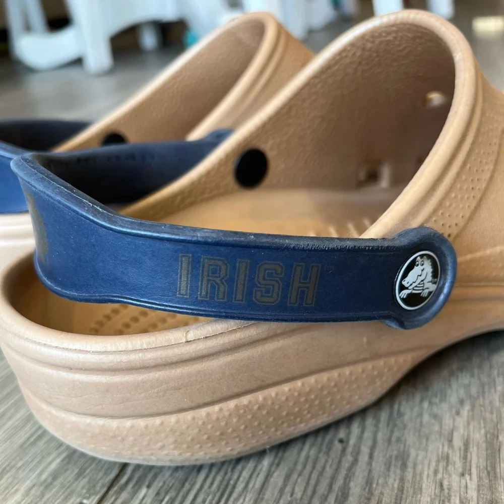 Crocs Men’s Notre Dame Fighting Irish Gold Navy Size XL 10-11 RARE Gently Used